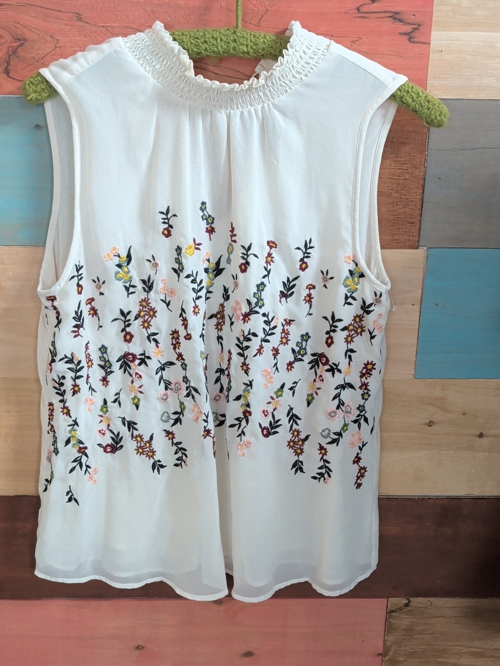 Ann Taylor White Sleeveless Floral Embroidered Shell